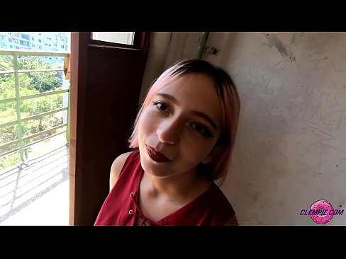 ❤️ Studint Sensual sûget in frjemdling yn 'e bûtenwrâld - Cum op syn gesicht ️ Porno fb by wy